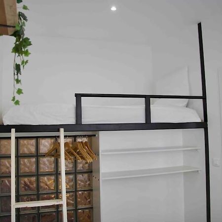 Another Brick In The Wall Apartment In Paris Sleeps 9 Exterior photo