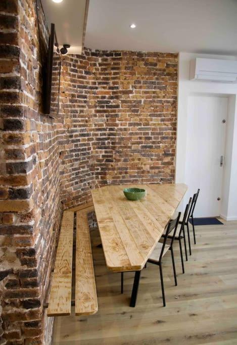 Another Brick In The Wall Apartment In Paris Sleeps 9 Exterior photo