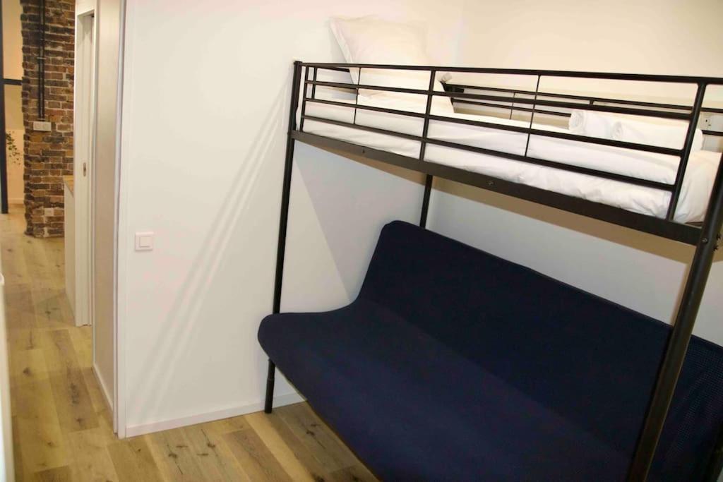 Another Brick In The Wall Apartment In Paris Sleeps 9 Exterior photo