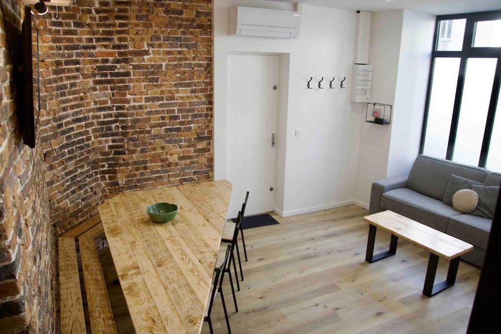 Another Brick In The Wall Apartment In Paris Sleeps 9 Exterior photo